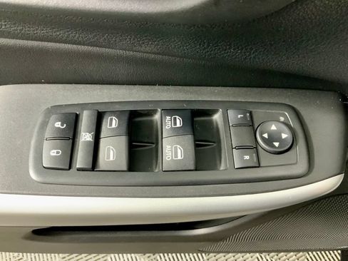 Used 2018 Jeep Cherokee Overland w/ Technology Group AWD/4WD image 20