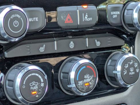 New 2026 RAM 1500 4x4 Crew Cab image 25