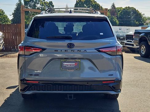 Used 2025 Toyota Sienna XSE w/ XSE Premium Package AWD/4WD image 6