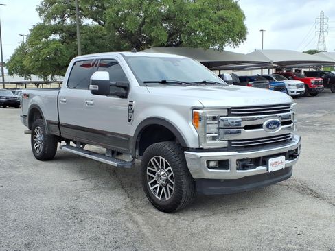 Used 2019 Ford F250 Lariat w/ Lariat Ultimate Package AWD/4WD image 7