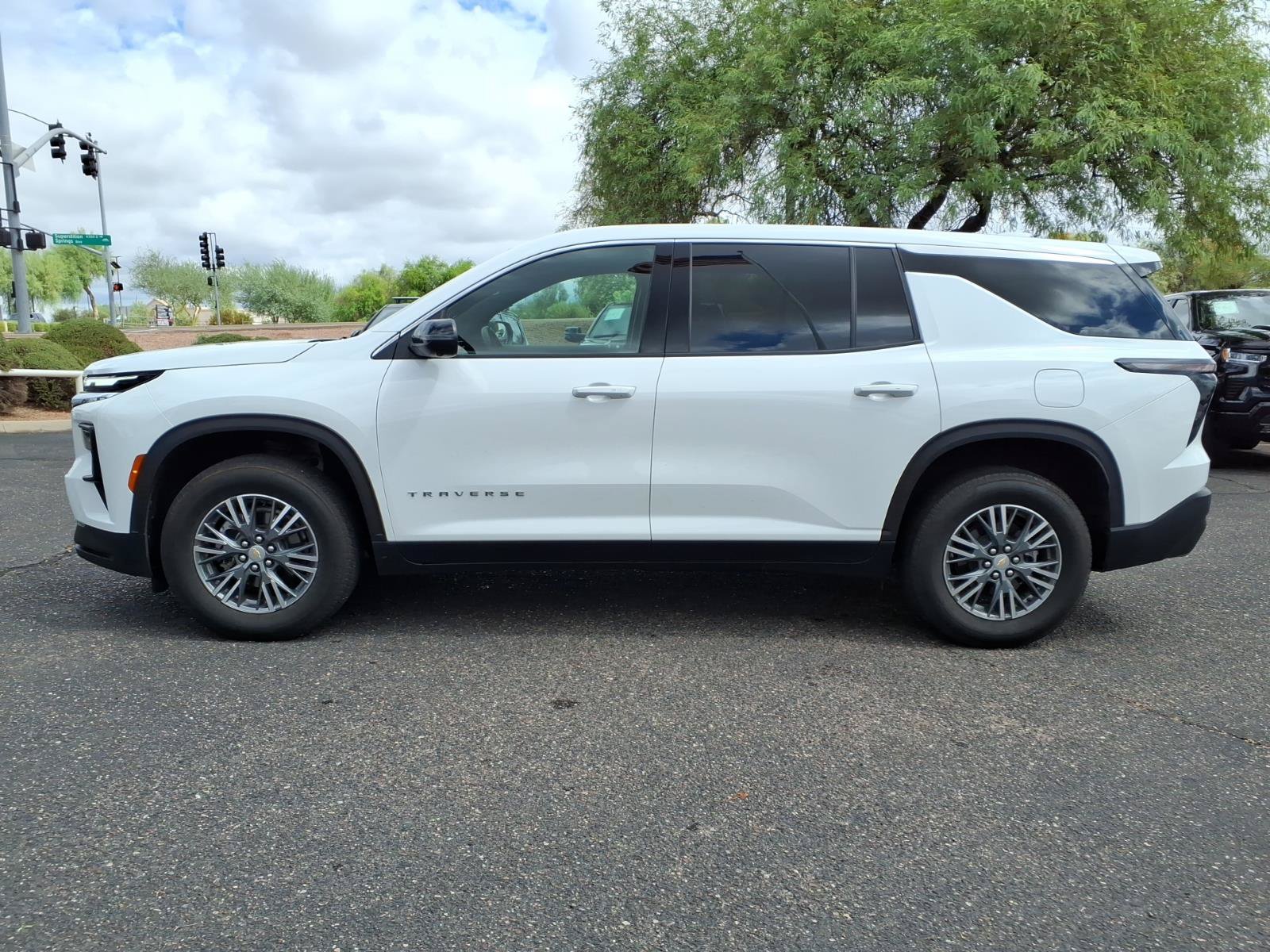 Used 2024 Chevrolet Traverse LS w/ LPO, Floor Liner Package FWD image 3