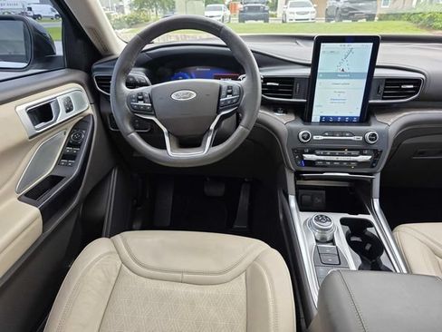 Used 2020 Ford Explorer Platinum w/ Premium Technology Package AWD/4WD image 6