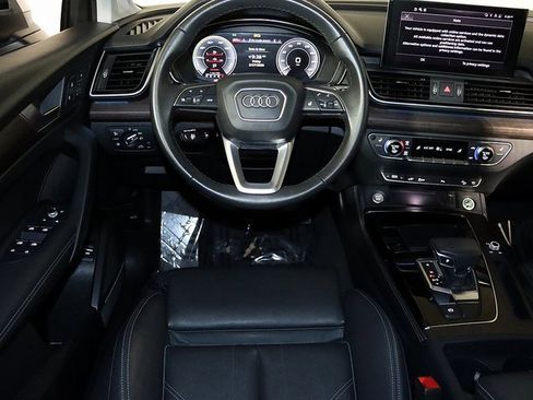 Used 2025 Audi Q5 e Premium Plus w/ Premium Plus Package image 3