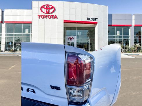 Used 2023 Toyota Tacoma TRD Sport w/ Technology Package RWD image 7