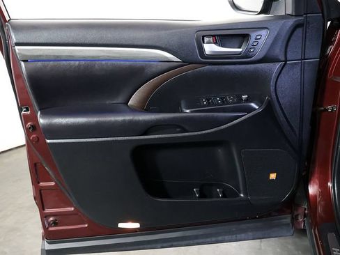 Used 2019 Toyota Highlander Limited Platinum AWD/4WD image 28