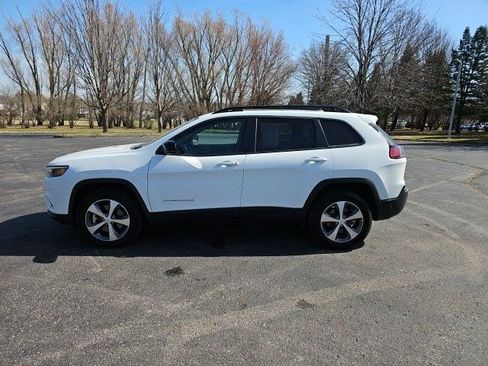 Used 2022 Jeep Cherokee Limited image 2