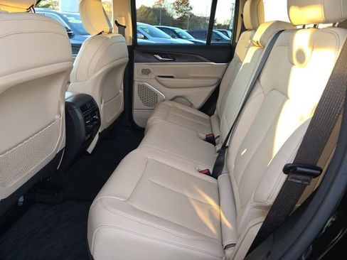 Used 2022 Jeep Grand Cherokee Limited image 14