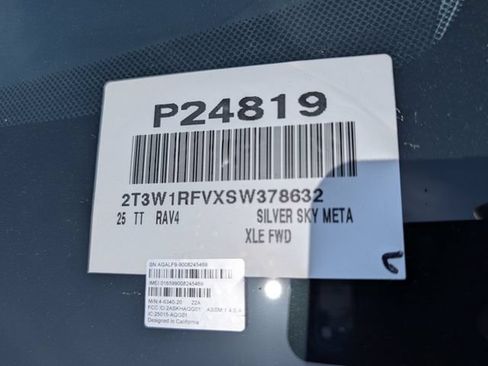 Used 2025 Toyota RAV4 XLE FWD image 32
