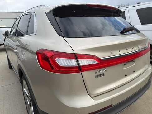 Used 2017 Lincoln MKX Reserve w/ Driver Assistance Package image 11