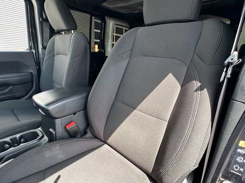 Used 2023 Jeep Wrangler Unlimited AWD/4WD image 30