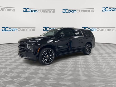 Used 2025 Chevrolet Suburban High Country AWD/4WD image 4