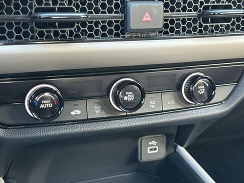 Used 2023 Honda HR-V LX image 17