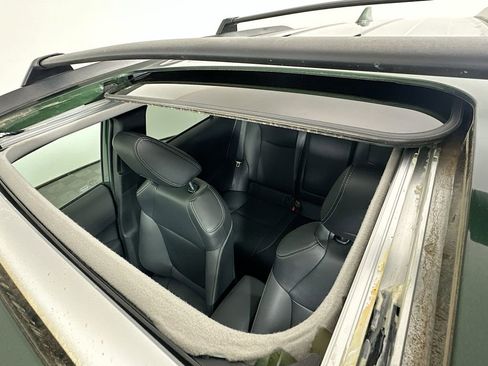 Used 2022 Toyota Corolla Cross XLE image 21