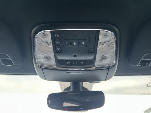 Used 2019 Jeep Grand Cherokee Limited image 17