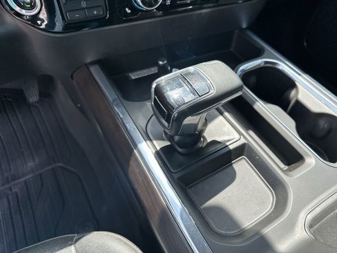 Used 2023 GMC Sierra 1500 SLT w/ SLT Premium Package AWD/4WD image 16