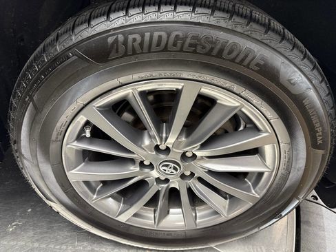 Used 2017 Toyota Highlander XLE image 18