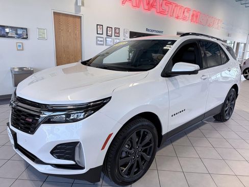 Used 2022 Chevrolet Equinox RS w/ Infotainment Package image 3