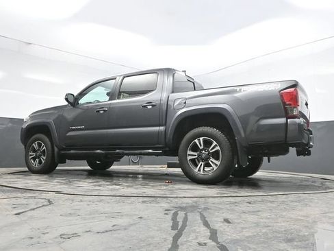 Used 2019 Toyota Tacoma TRD Sport AWD/4WD image 27