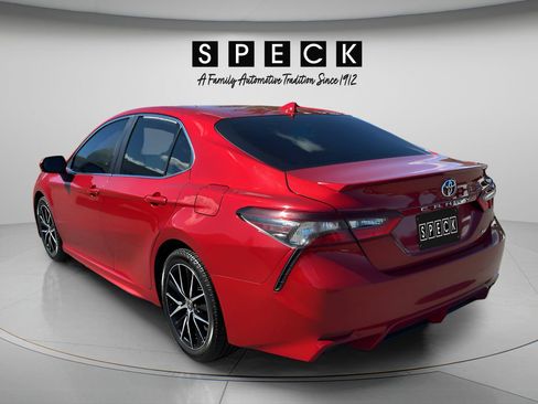 Used 2021 Toyota Camry SE FWD image 3