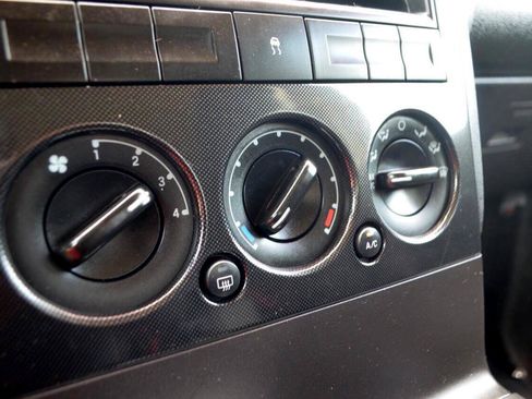 Used 2010 Ford Explorer XLT image 33