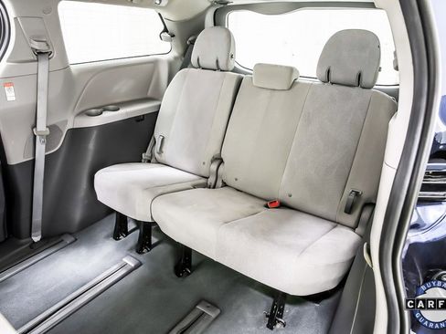 Used 2020 Toyota Sienna L image 35