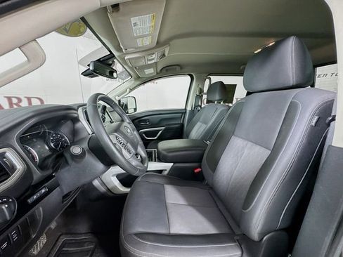 Used 2021 Nissan Titan SV w/ SV Convenience Package image 25