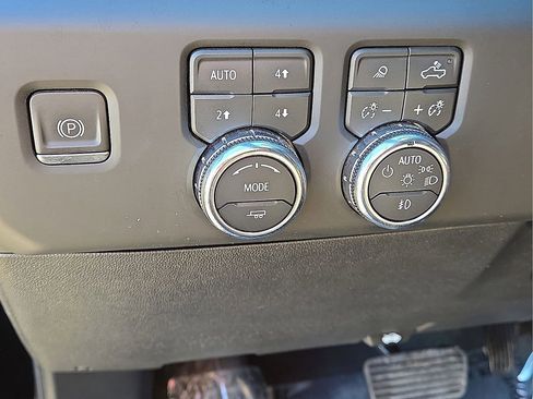 Used 2024 GMC Sierra 3500 Denali Ultimate image 25