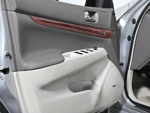 Used 2012 INFINITI G37 Journey w/ Premium Pkg image 28