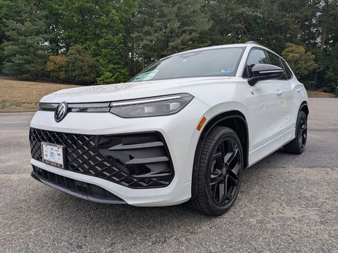 New 2026 Volkswagen Tiguan SE R-Line FWD image 8