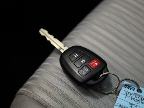 Used 2014 Toyota Highlander Plus image 37