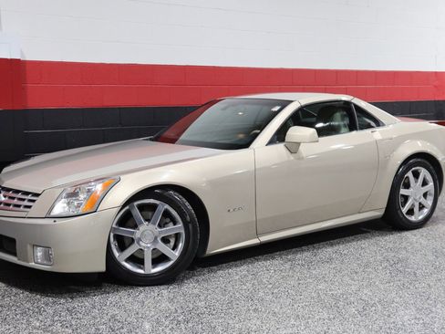 Used 2006 Cadillac XLR image 17