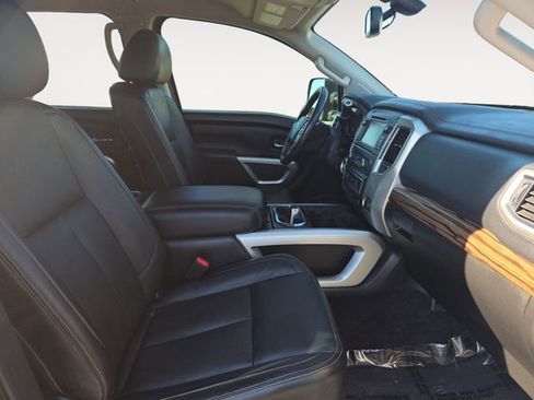 Used 2018 Nissan Titan SL image 15