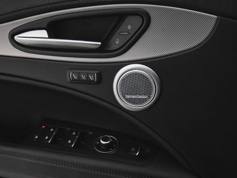 Used 2024 Alfa Romeo Stelvio Ti image 10