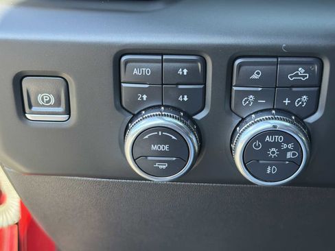 Used 2024 GMC Sierra 1500 AT4 w/ Technology Package image 16