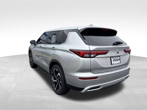 Used 2022 Mitsubishi Outlander SE image 13