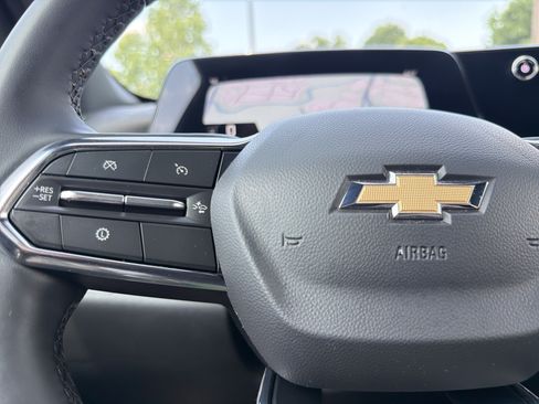 Used 2026 Chevrolet Equinox LT w/ Convenience Package II FWD image 9