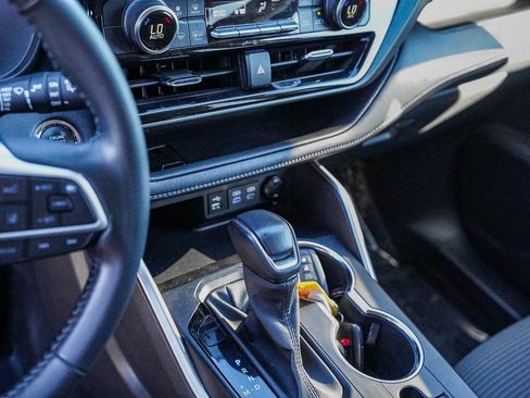 Certified 2022 Toyota Highlander LE image 23