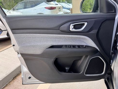 Used 2024 Jeep Compass Latitude image 20