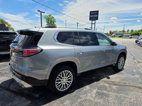 Used 2025 GMC Acadia Denali FWD image 4