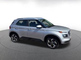 Used 2025 Hyundai Venue SEL FWD video 2