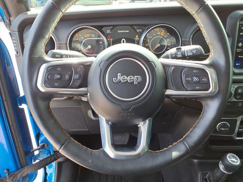 Used 2022 Jeep Wrangler Unlimited Sahara AWD/4WD image 24
