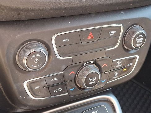 Used 2019 Jeep Compass Latitude w/ Popular Equipment Group AWD/4WD image 16
