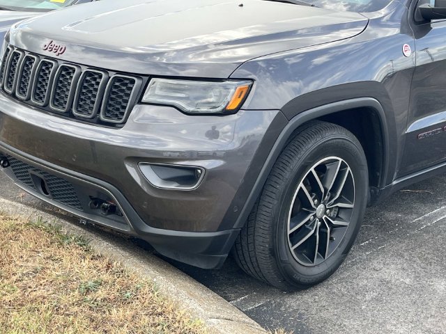 Used 2017 Jeep Grand Cherokee Trailhawk w/ Trailhawk Luxury Group AWD/4WD image 8