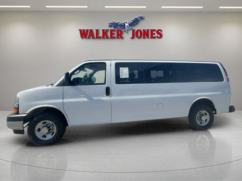 Used 2024 Chevrolet Express 3500 LT w/ LT Preferred Equipment Group image 4