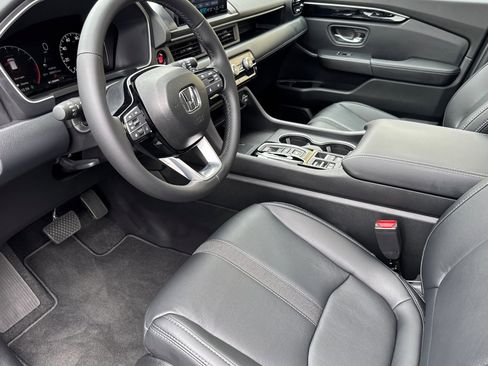 New 2025 Honda Pilot Touring image 9
