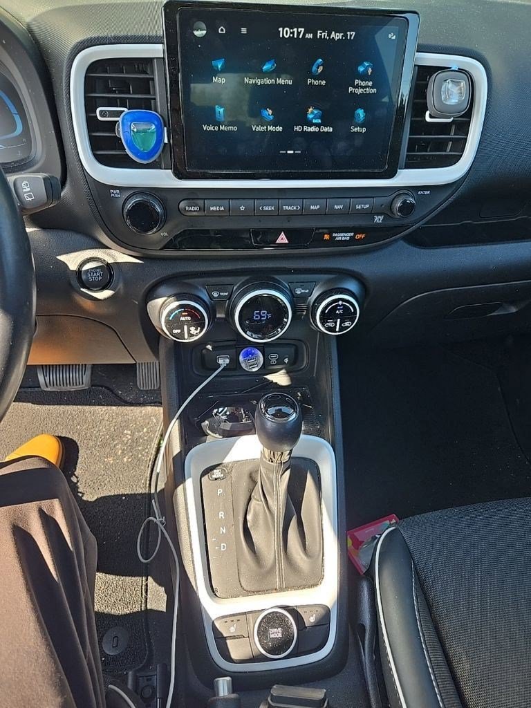 Certified 2023 Hyundai Venue Limited FWD image 20