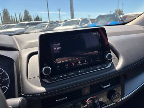 Used 2025 Nissan Rogue SV FWD image 20
