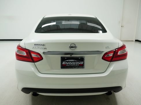 Used 2017 Nissan Altima 2.5 SL w/ Technology Package image 5