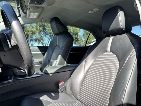 Used 2023 Toyota Camry SE image 11