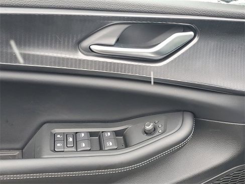 New 2025 Jeep Grand Cherokee L Altitude image 18